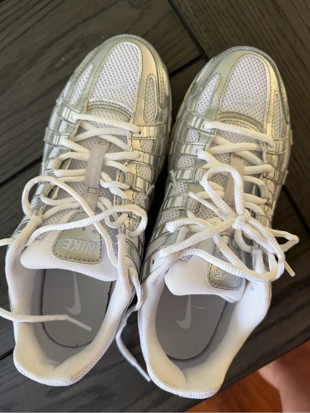 Nike Women's Silver/White R-8000 Athletic Sneakers